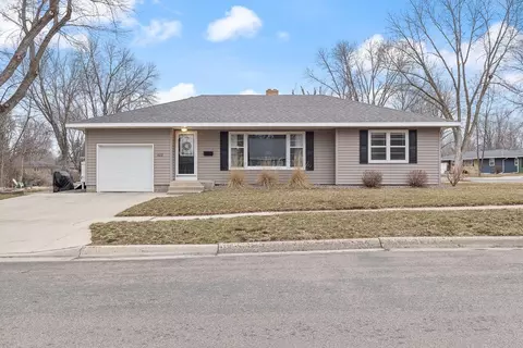 602 Southview Dr, Marshall, MN 56258