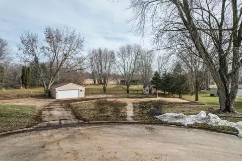 529 Braget Cir, Wanamingo, MN 55983