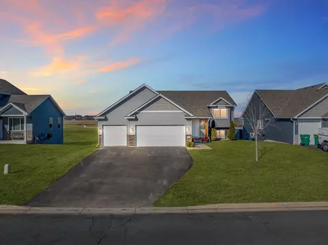 912 Ashford Rd, Belle Plaine, MN 56011