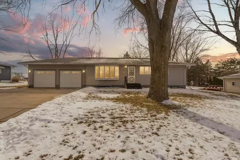 1562 Aldrich Ct, Faribault, MN 55021