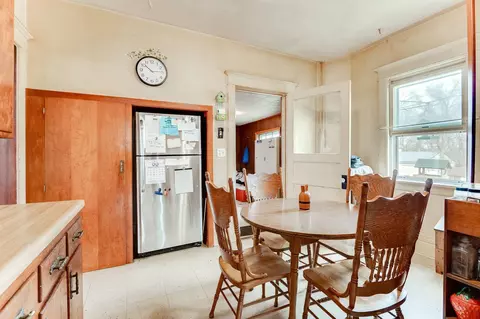 Dining - 828 3rd Ave NW, Faribault, MN 55021 photo 4 of 4