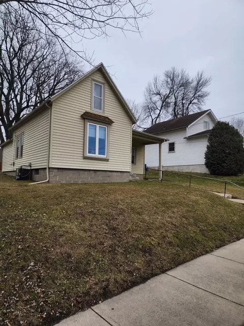 Exterior - 512 Saint Thomas Ave, Albert Lea, MN 56007 photo 5 of 13