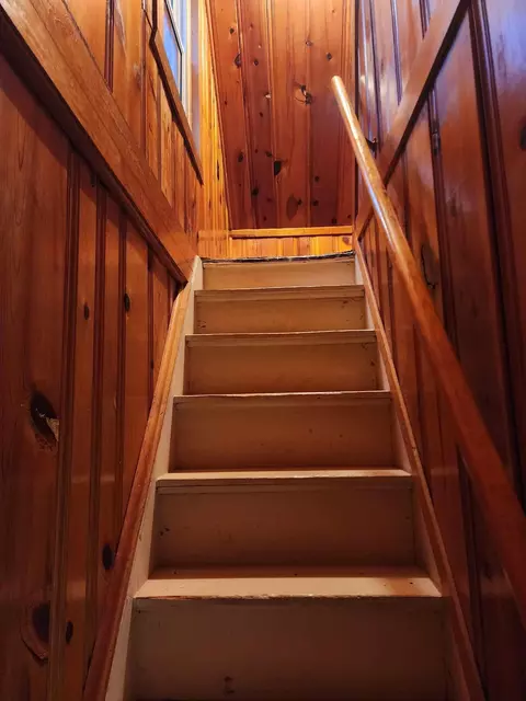 Entry Way - 512 Saint Thomas Ave, Albert Lea, MN 56007 photo 1 of 1
