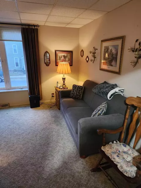 Living - 512 Saint Thomas Ave, Albert Lea, MN 56007 photo 2 of 4