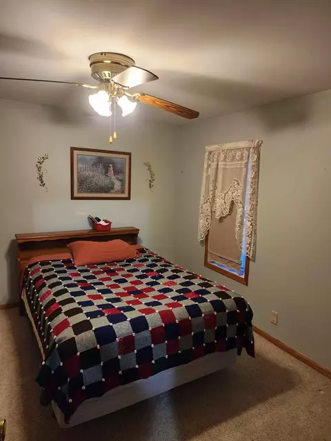 Bedroom - 512 Saint Thomas Ave, Albert Lea, MN 56007 photo 2 of 2