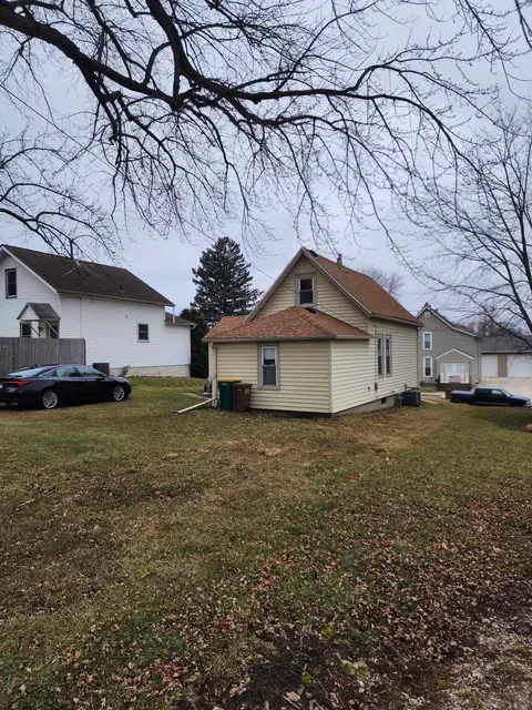 Exterior - 512 Saint Thomas Ave, Albert Lea, MN 56007 photo 10 of 13