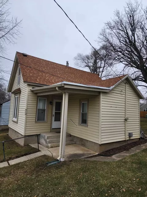 Exterior - 512 Saint Thomas Ave, Albert Lea, MN 56007 photo 9 of 13