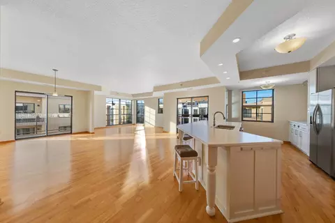 825 Berry St #411, Saint Paul, MN 55114