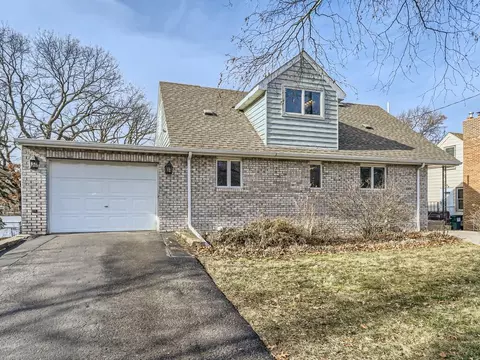 4900 W Upland Crst, Columbia Heights, MN 55421