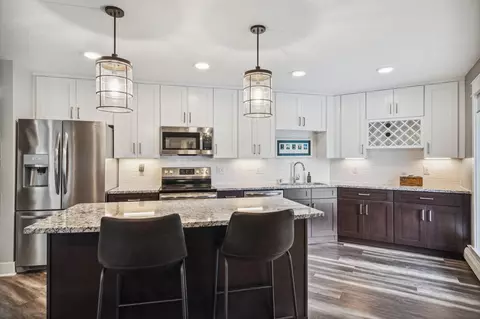 10531 Cedar Lake Rd #220, Minnetonka, MN 55305