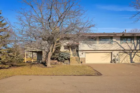 7082 Pontiac Cir, Chanhassen, MN 55317