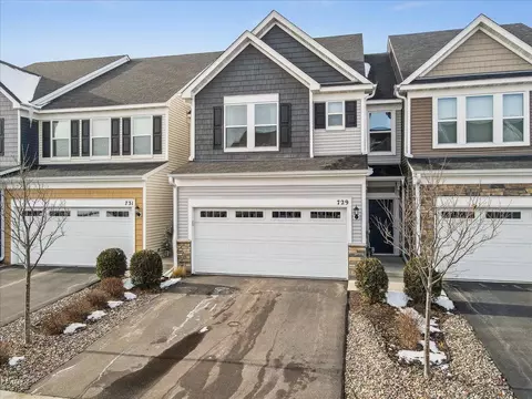 729 Wildflower Ln, Chanhassen, MN 55317