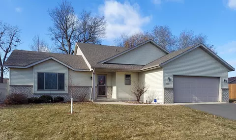 360 Killinger Cir, Sauk Rapids, MN 56379