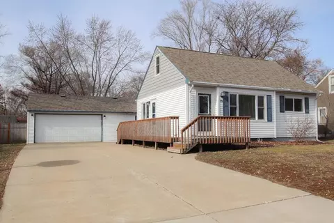 35 Center Rd, Circle Pines, MN 55014