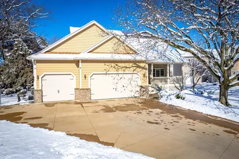 2584 Horseshoe Ln, Woodbury, MN 55125