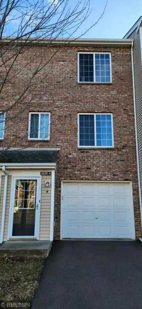 5039 Evergreen Dr N #4, Hugo, MN 55038