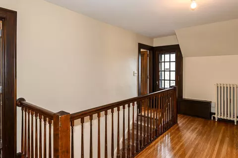Entry Way - 3102 E 1st St, Duluth, MN 55812 photo 4 of 5