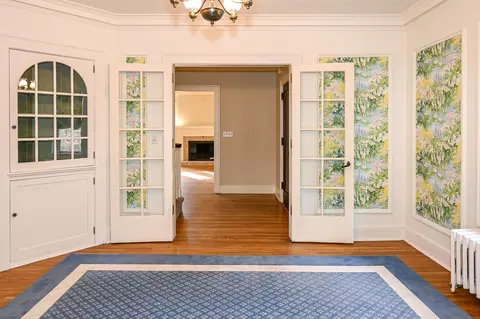 Entry Way - 3102 E 1st St, Duluth, MN 55812 photo 1 of 5
