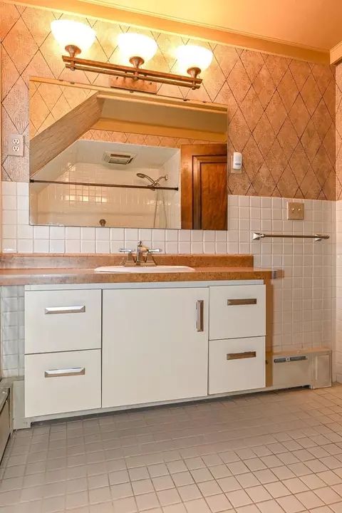 Bath - 3102 E 1st St, Duluth, MN 55812 photo 2 of 4