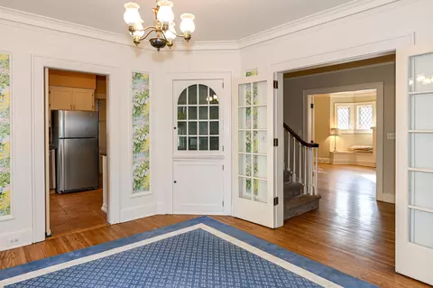 Entry Way - 3102 E 1st St, Duluth, MN 55812 photo 2 of 5
