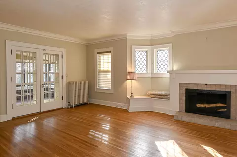 Living - 3102 E 1st St, Duluth, MN 55812 photo 1 of 3