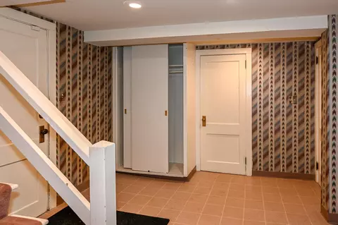 Entry Way - 3102 E 1st St, Duluth, MN 55812 photo 5 of 5