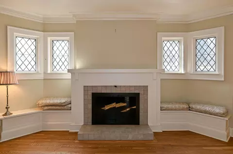 Living - 3102 E 1st St, Duluth, MN 55812 photo 3 of 3