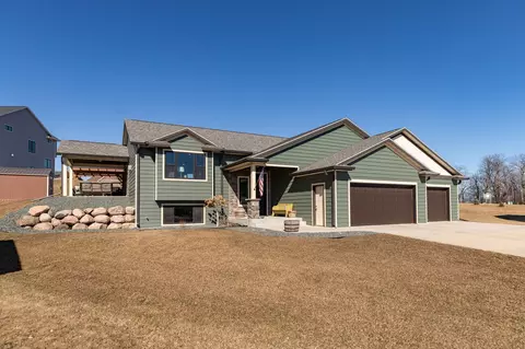 306 Sweetwater Ct, Saint Charles, MN 55972