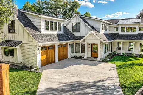 3865 Shoreline Dr, Wayzata, MN 55391
