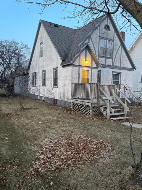 206 1st St NW, Bertha, MN 56437