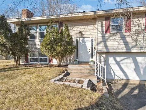 2604 E 121st St, Burnsville, MN 55337