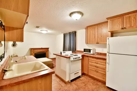 Kitchen - 928 Riverside Dr SE, Saint Cloud, MN 56304 photo 2 of 7