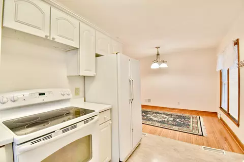 Kitchen - 928 Riverside Dr SE, Saint Cloud, MN 56304 photo 6 of 7