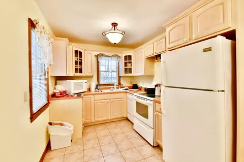 Kitchen - 928 Riverside Dr SE, Saint Cloud, MN 56304 photo 7 of 7