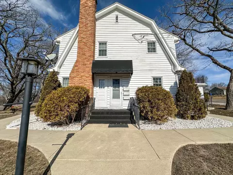 Exterior - 928 Riverside Dr SE, Saint Cloud, MN 56304 photo 2 of 9