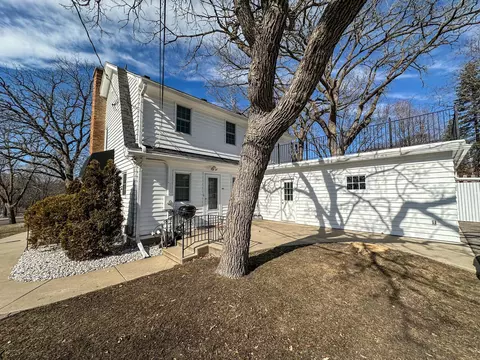 Exterior - 928 Riverside Dr SE, Saint Cloud, MN 56304 photo 6 of 9