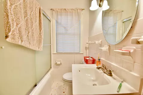 Bath - 928 Riverside Dr SE, Saint Cloud, MN 56304 photo 5 of 5