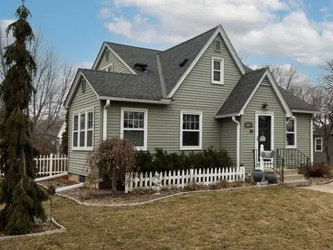 626 Holmes St S, Shakopee, MN 55379