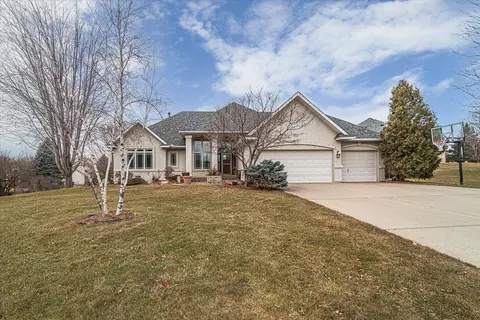 2396 Ellsworth Ct, Chaska, MN 55318
