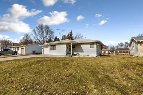 1210 Wellington Cres, Faribault, MN 55021