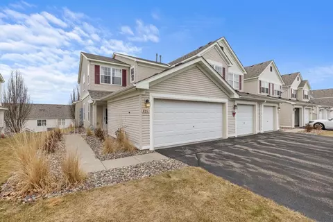 885 Providence Dr, Shakopee, MN 55379