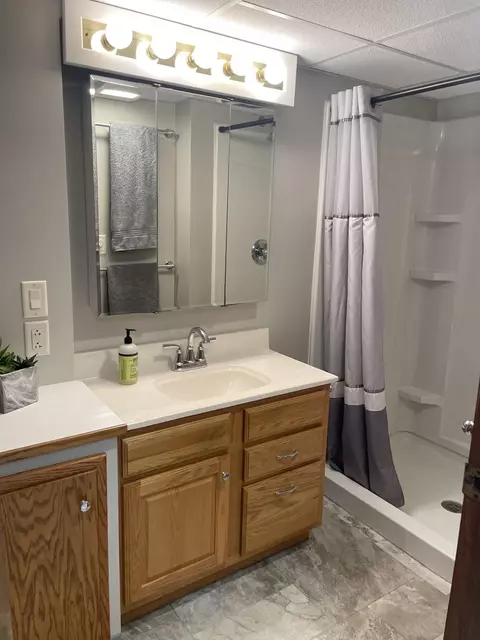 Bath - 803 Brian St, Marshall, MN 56258 photo 2 of 2