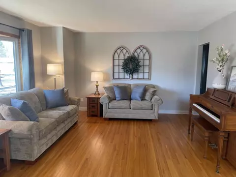Living - 803 Brian St, Marshall, MN 56258 photo 1 of 4