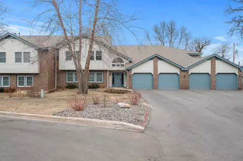 887 8th Ave SE #D, Forest Lake, MN 55025