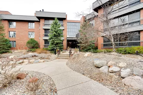 7250 Lewis Ridge Pkwy #101, Edina, MN 55439