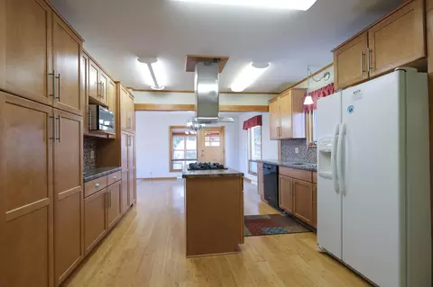 Kitchen - 400 9th St SE, Waseca, MN 56093 photo 2 of 3