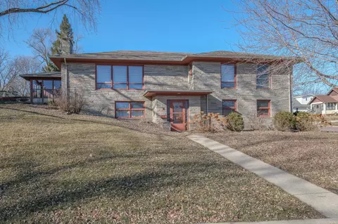 400 9th St SE, Waseca, MN 56093