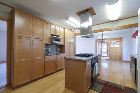 Kitchen - 400 9th St SE, Waseca, MN 56093 photo 3 of 3