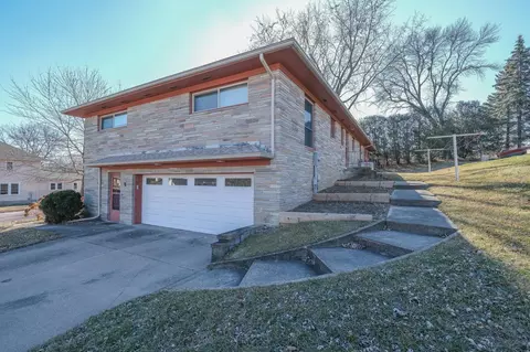 Exterior - 400 9th St SE, Waseca, MN 56093 photo 4 of 10
