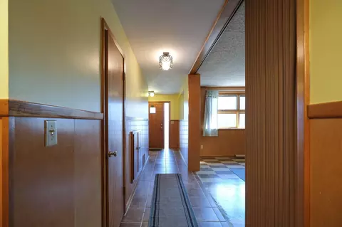 Entry Way - 400 9th St SE, Waseca, MN 56093 photo 3 of 4